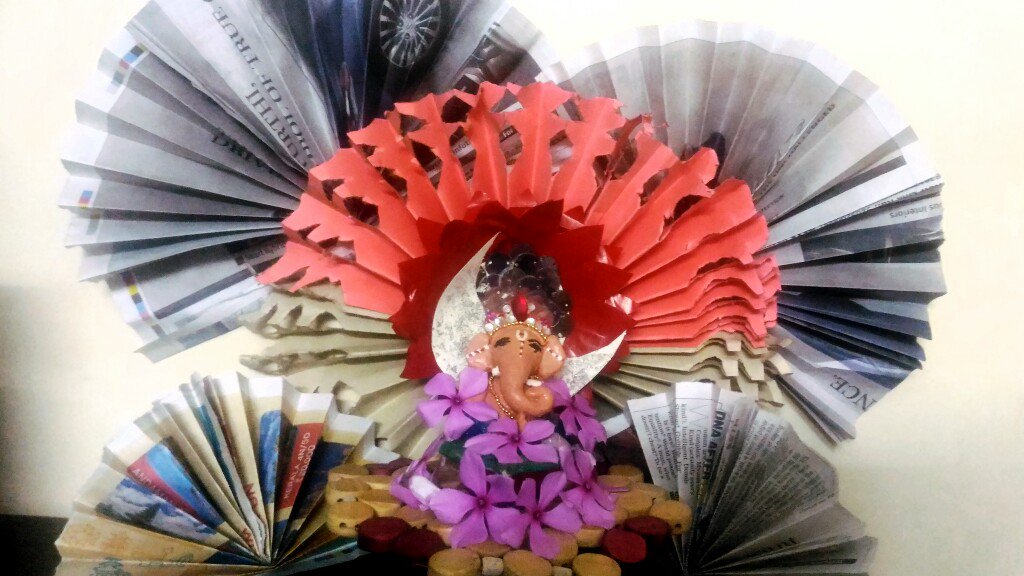 mysterioussu's tweet photo. @AssetzProperty Made idol frm Shadu clay at home wid Eco-friendly decoration made frm paper n fresh flowers.Oil lamps used for lighting. #Ecofriendly decor wid natural colours used for painting d idol.
#CelebrateTheEcoWay #AssetzProperty
@witty_vishal
@prahast_S
@pavangaulkar14
@yashgandhi66 https://t.co/AOCDX3gQdV