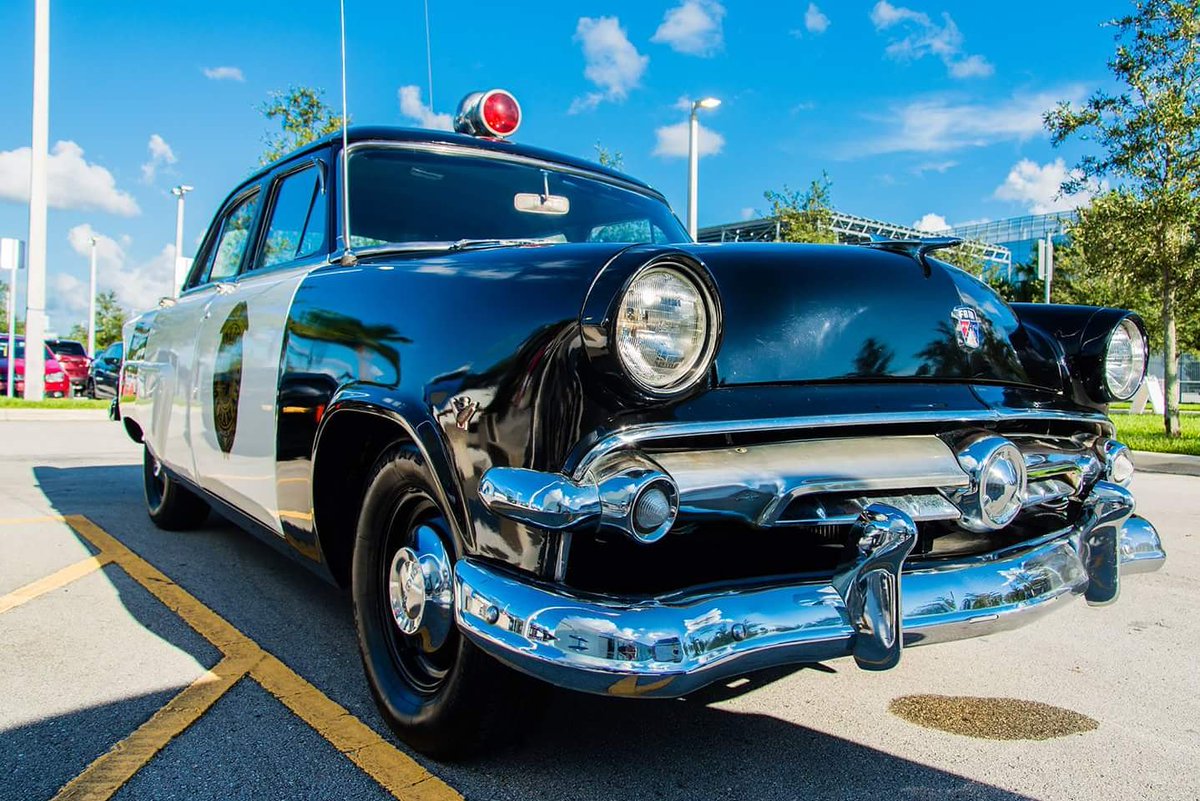 fderac's tweet photo. 1954 Ford police vintage car - 3  speed manual column shifters ! 
@ford #1neglakay #cop #thinblueline #publicsafety #FirstResponders #lawenforcementandfashion #lawenforcementofficer #ford  #modernfashionist💯  #policenetwork #leofit #leo  #canonusa https://t.co/pLAe6mDWhZ