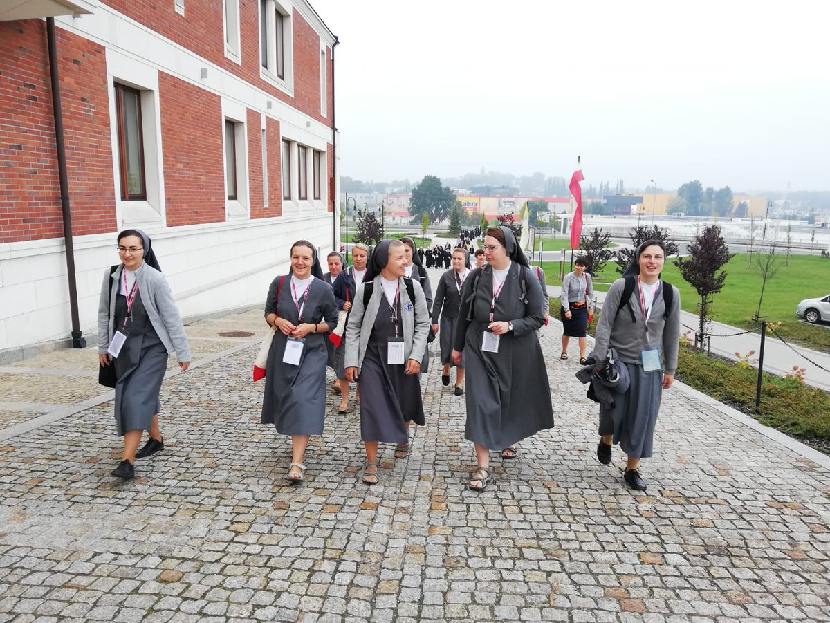 salezjanki_fma's tweet photo. W drodze na Kongres #KMOK Dobrego dnia ☺ https://t.co/mv42GZU2yR
