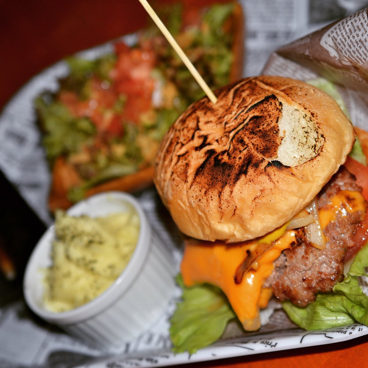 bopcafekobe's tweet photo. それから遂にハンバーガー出します❗️
セットもあります。
チーズはトッピングになります。
数量限定なんで是非BOPへ❗️ 
#bopcafekobe
#atelierbop
#西元町
#bar
#ハンバーガー https://t.co/VfSgTkCEl4