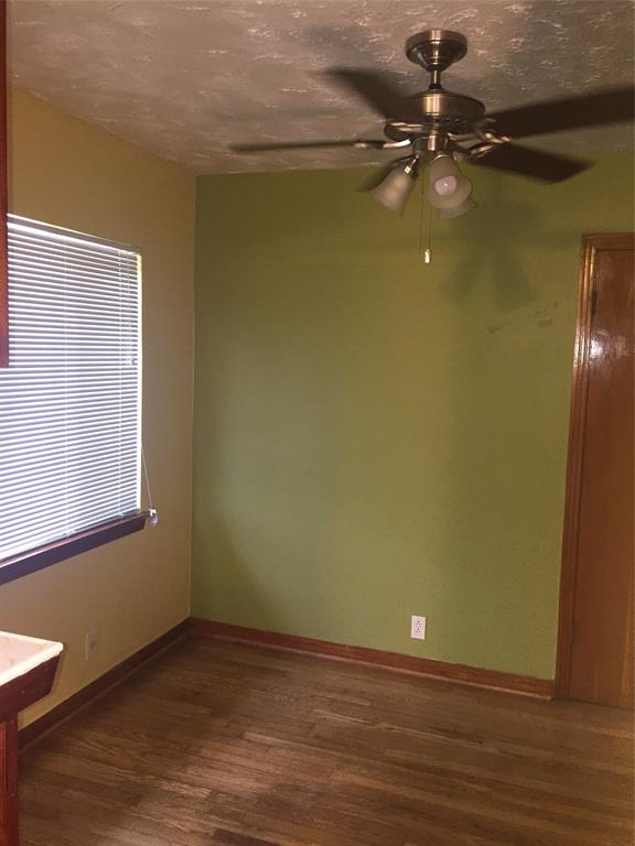 zig_zan's tweet image. 3BHK - Single Family 

Cozy home with a spacious #backyard ,detached #garage , two driveways for additional #parking , 𝐫𝐞𝐦𝐨𝐝𝐞𝐥𝐢𝐧𝐠 𝐚𝐧𝐝 𝐩𝐚𝐢𝐧𝐭𝐢𝐧𝐠 completed. Nice hardwood floors 𝐍𝐄𝐕𝐄𝐑 𝐅𝐋𝐎𝐎𝐃𝐄𝐃.

ping: (281)809-6017

Visit :goo.gl/49JoNt