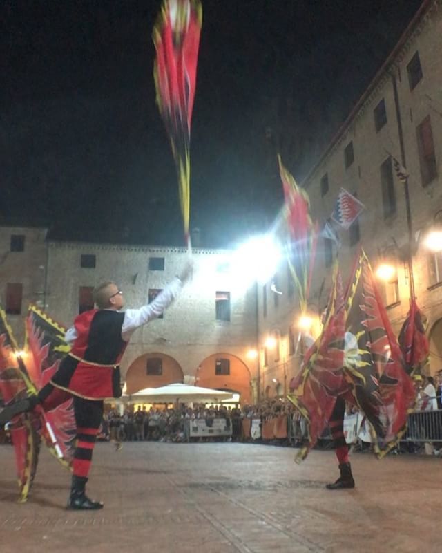 PaliodiFerrara's tweet photo. Tenzone Aurea 2018 - Coppia Sbandieratori 3* posto: Città Murata.
.
.
#paliodiferrara #tenzoneaurea #tenzoneaurea2018 #rievocazionestorica #sbandieratori #passionepalio #paliopassion #flagcompetition #flagwavingcompetition
#garesbandieratori #myferrara #… https://t.co/9FE3PJI7vd https://t.co/RmN235IyWQ