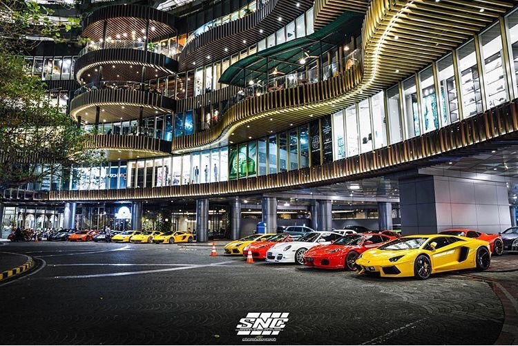 dewahoya's tweet photo. Suroboyo Drift 

#CrazyRichSurabayan https://t.co/KhurncccRL