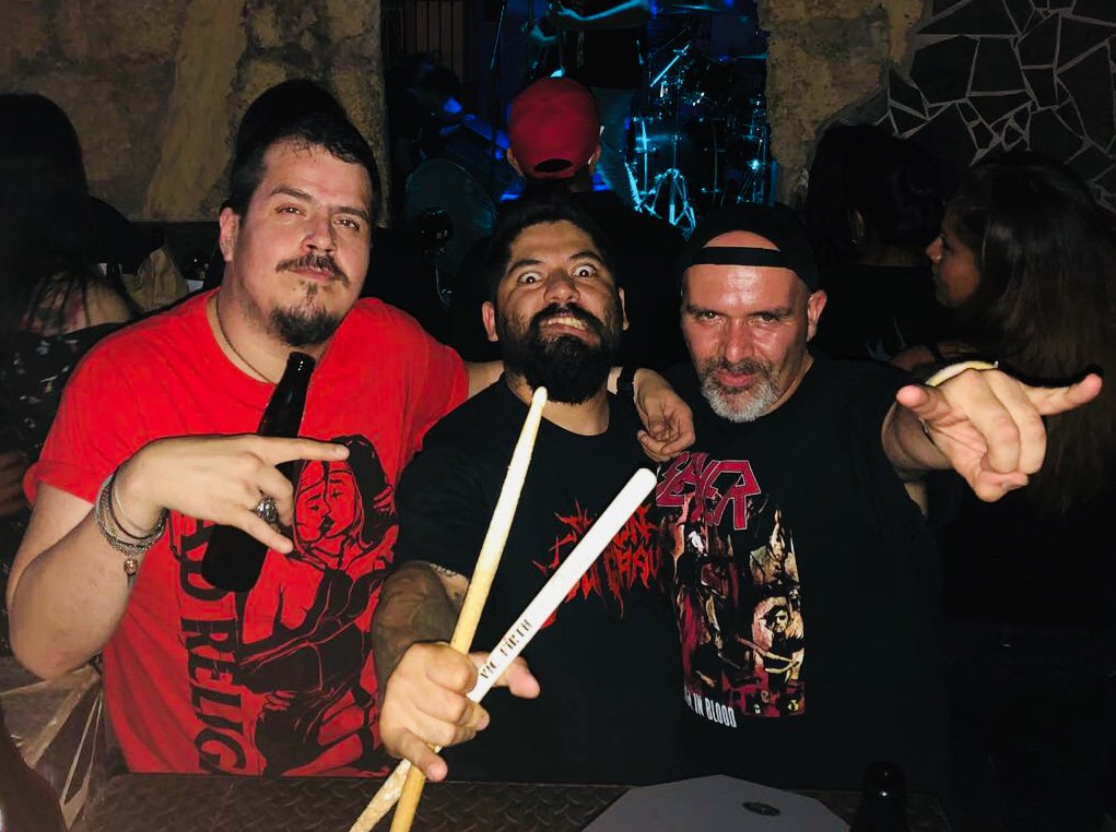 perrocknegro's tweet image. Con dos musicasos y amigos de la extinta banda #Pulsion Aldo Guerra y Roi Zerda un proyecto que fundara el gran Joel Alanis (q.e.p.d) y que su video de la rola #NuevaEra tuviera un gran impacto en mi de la epoca en la que veiamos @Desvelados_Tv con otro crack @JRPalaciosChapa