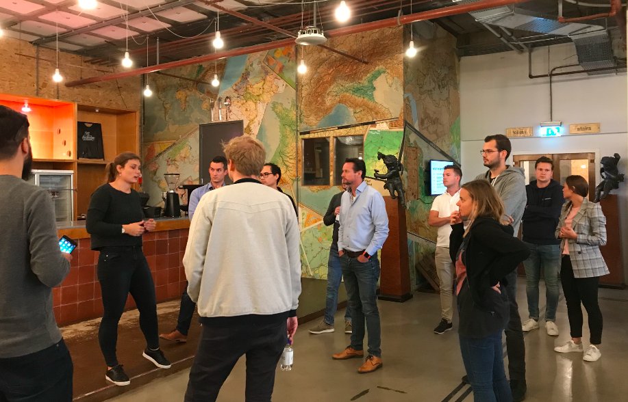 codecentric_nl's tweet photo. Gisteren stond er een druk programma op de planning. We kregen een leerzame workshop over het schrijven van een blog, een rondleiding door ons creatieve #workspace in B. Amsterdam en sloten de dag af met een heerlijk diner!
#knowledgesharing #codecentricculture #devthursday https://t.co/3GGwRVH7ih