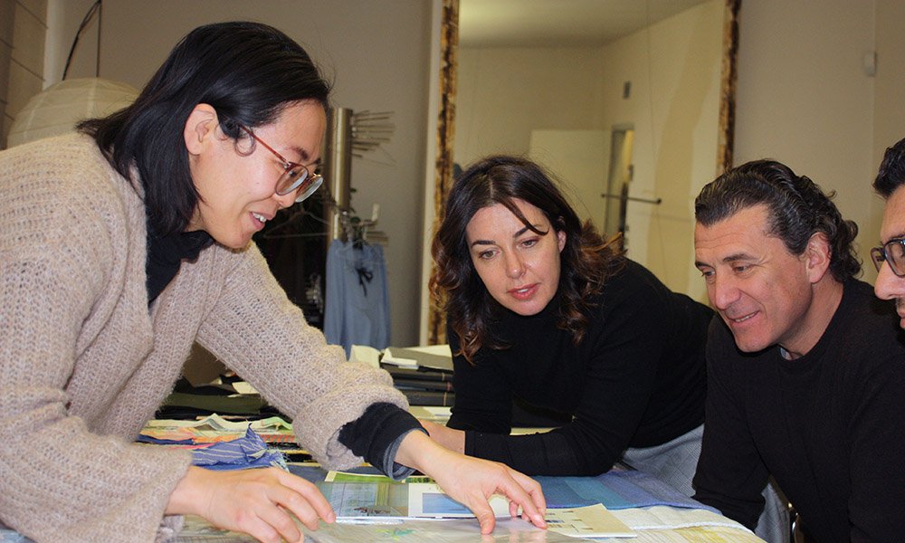 LaSpola1's tweet photo. Sarà @PremiereVision la vetrina internazionale dei risultati del progetto europeo @CreativeWearMed  portato avanti da alcune aziende pratesi su input del @comunepo, capofila, e del @museodeltessuto https://t.co/YawL1BZMUg #prato @MariniIndustrie @lottozero https://t.co/aLane5jbSZ