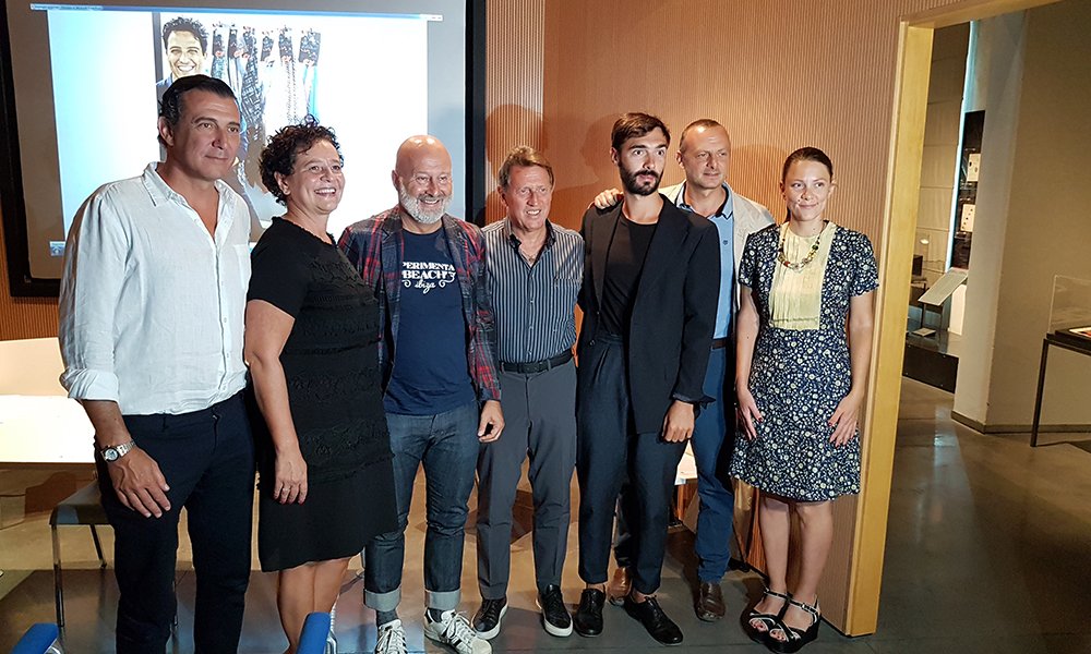LaSpola1's tweet photo. Sarà @PremiereVision la vetrina internazionale dei risultati del progetto europeo @CreativeWearMed  portato avanti da alcune aziende pratesi su input del @comunepo, capofila, e del @museodeltessuto https://t.co/YawL1BZMUg #prato @MariniIndustrie @lottozero https://t.co/aLane5jbSZ