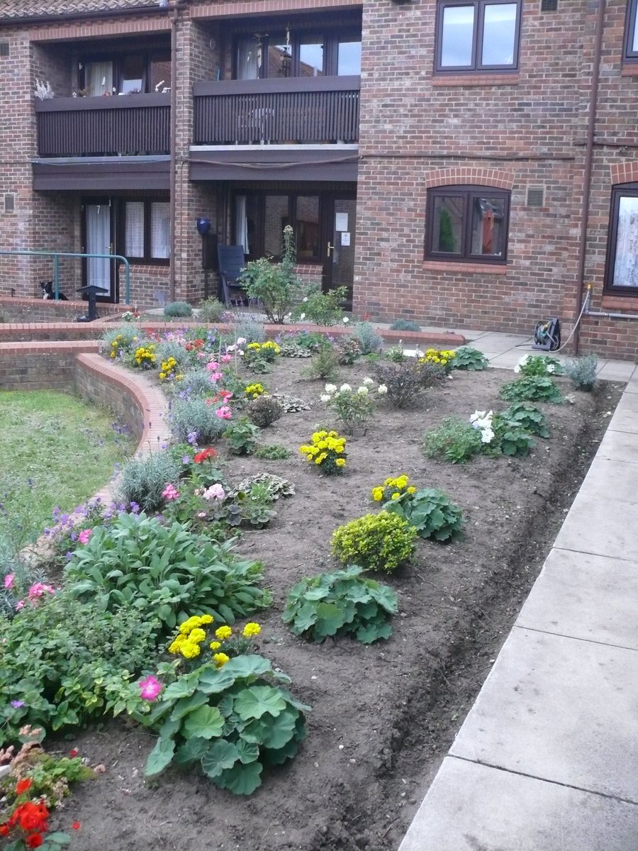 YorkCares's tweet photo. You may remember that one of the sites for #BigCommunityChallenge this year was Gale Farm Court where #employeevolunteers were making the garden more usable for residents. We have received some photos of the flowerbed a couple of months on and it looks great! #makingadifference https://t.co/eVccX5bzEG