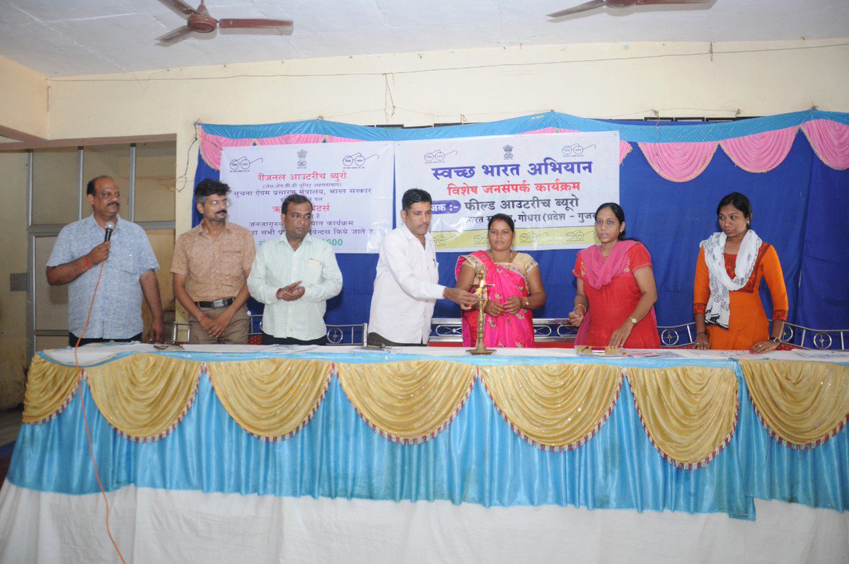 DFPGujarat's tweet photo. FOB Godhra of ROB Gujarat had organised the SOP on the theme of the Swachh Bharat Abhiyaan at Baroda district in the presence of BMC officials. 
#SwachhBharat https://t.co/ik6FuPiu9v