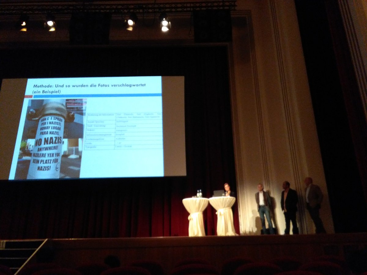 GAL_2018's tweet photo. Sprache(n), Bild(er), Text(e), Zeichen, Raum: Evelyn Ziegler erklärt Ziele und Methoden des Projekts #Metropolenzeichen. #gal2018 https://t.co/0FWI41oV5D