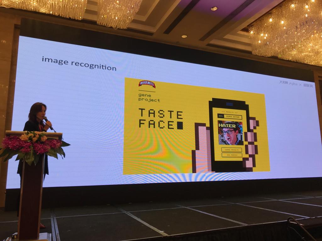 Stratcom_B's tweet image. Gail Macleod on stage at the Global Trends in #Packaging and #Branding Forum in Shanghai. She&apos;s talking- #BlackTechnology #tasteface #heinzketchup #glbameets #stratcombranding #consumer