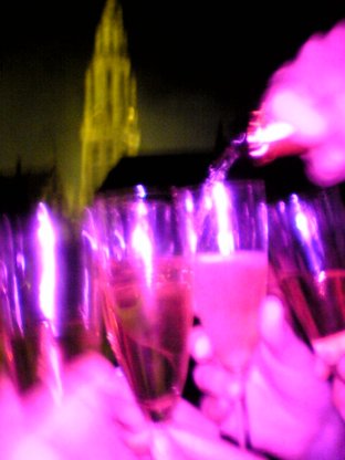 PRAntwerpen's tweet photo. Vanuit #Antwerpen wensen we @KringUCK een heel dikke proficiat met haar 45ste verjaardag! We brengen een toost uit op #Utrecht en het succes van jullie communicatievereniging! #communicatie #feest https://t.co/cGFGQTXqdG