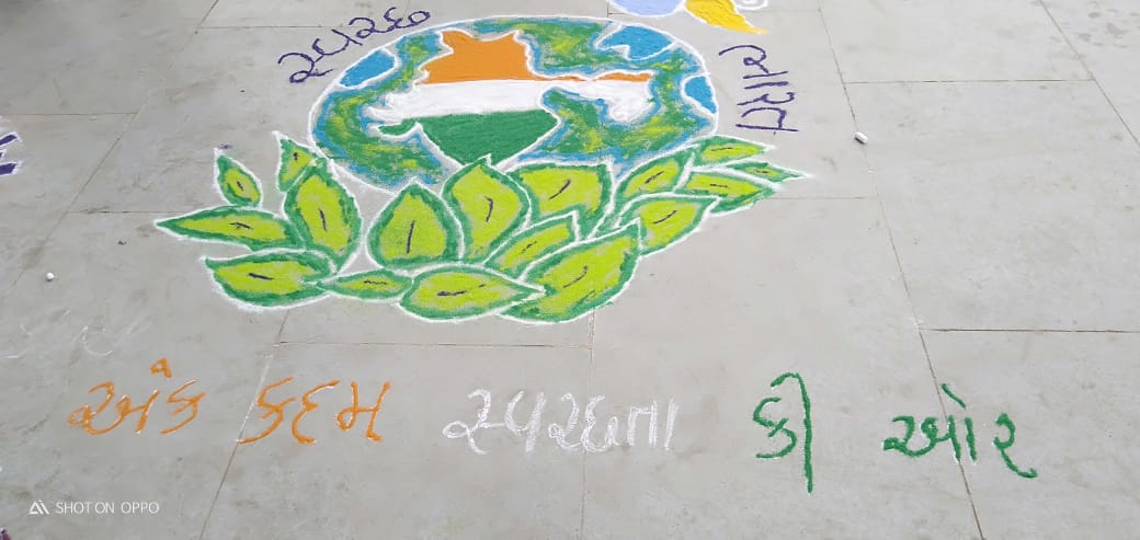 DFPGujarat's tweet photo. FOB Bhuj of ROB, Gujarat had organised the Rangoli Competition as a part of Pre-publicity on the theme of Swachh Bharat Abhiyaan.  
#SwachhBharat https://t.co/DsbpbKUO5g