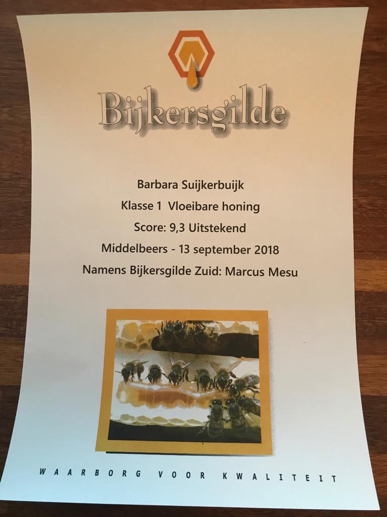 suijkerbuijk_b's tweet photo. En dan nu het bewijs. #honing #imker #honingkeuring https://t.co/Zt99vS46US