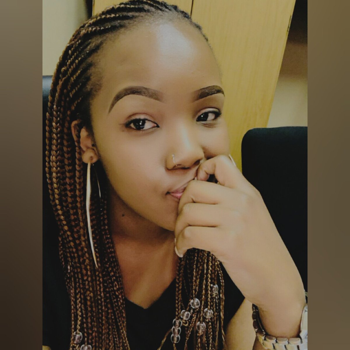 LethaboMbuli's tweet photo. Lol big forehead😭😘😘 https://t.co/LgnlLdAkU6