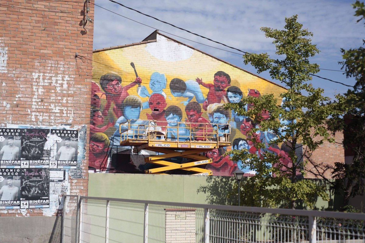 jovesegria's tweet photo. Cada cop queden menys detalls a @streetartfestiv per poder veure els murals en tota la seva creació!!! @AjTorrefarrera @caljovetrf @streetartfestiv @DiputacioLleida @lodracmagic @goyatorres #Rame13 #Overunder #Lalone https://t.co/i4IG2W3b7C