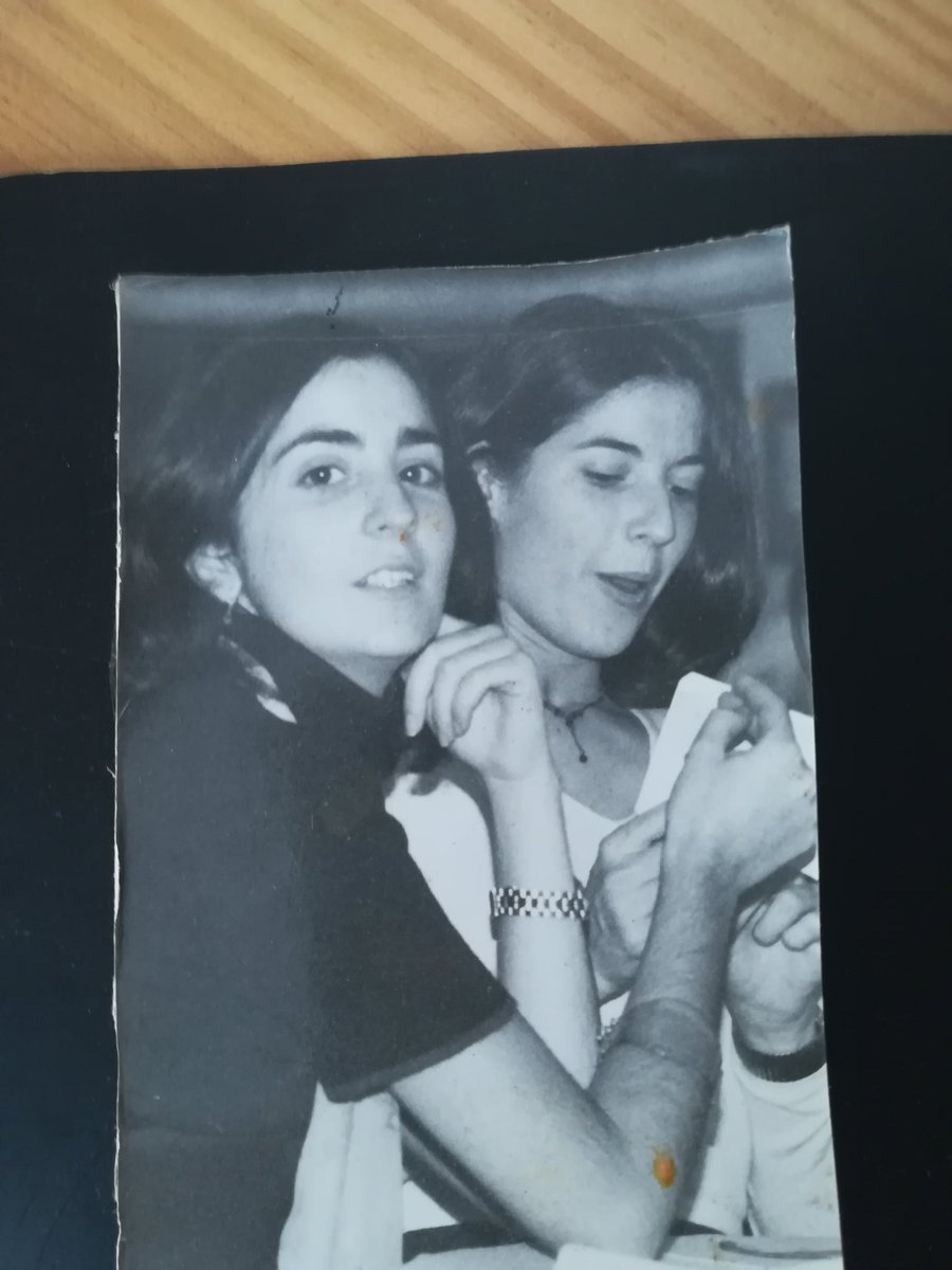 #YoSoyElCorreo porque llegué a la Carretera Amarilla con 20 años en el coche de mi abuelo y con la amiga que había conocido mi primer día en la Universidad. Las Luisas, Tato y Pepe Gúzmán nos enseñaron cómo se vive en una redacción