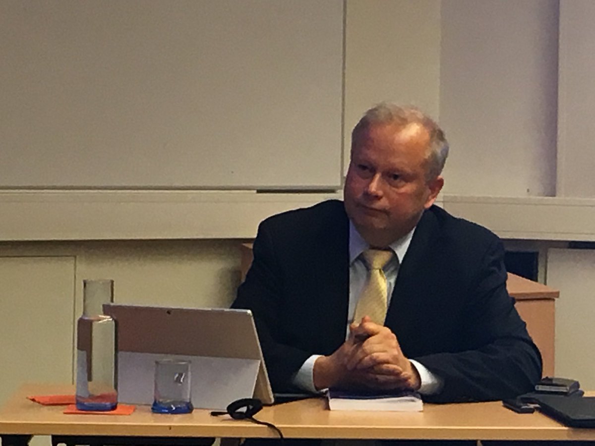 SoftEngResGrp's tweet photo. .@drcls leads the scrutiny of @hassanmunirr PhD thesis @LTHinfo https://t.co/YeAHTmwsjP