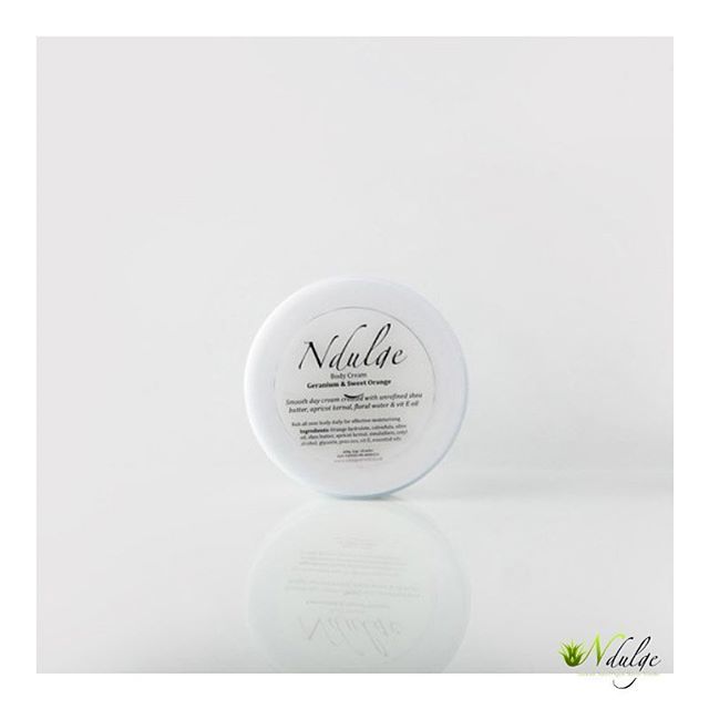 dawta41's tweet image. As the temperature changes, we put on more layers of warm clothing to keep out the cold, but don’t forget to take care of your skin underneath daily.
🌱
Our #bodycreme have built up quite a reputation of having a lovely #consistency, #richtexture #smo… ift.tt/2CVJJsz