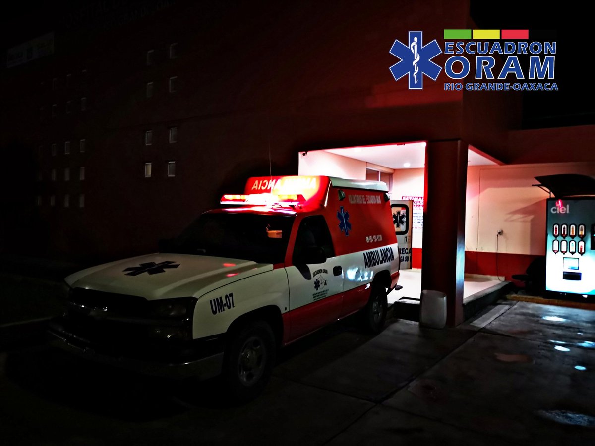 OramRio's tweet photo. Solicitan el apoyo  por masculino con problemas clínicos  en la comunidad de Río Grande. Acudiendo de inmediato abordo UM-07 donde es atendido y trasladado al Hospital Comunitario de Río Grande para su atención médica correspondiente.
*#TODOSSOMOSORAM*
*#InformaciónNaranja* https://t.co/71f02JTeQd