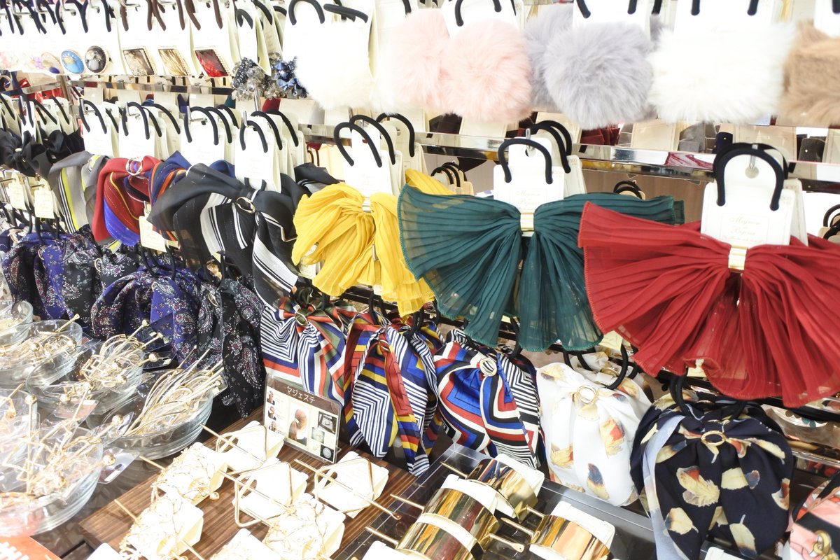 なんばウォーク 公式 Twitter પર 本日2番街北通りに Illusie300 がオープン 均一価格でちょっとかわいいアニマル柄やちょっと便利なグッズが手にはいる ヽ ﾉ オープンから4日間はアクセサリーが4点で1 000円 税別 のセールを実施 T Co