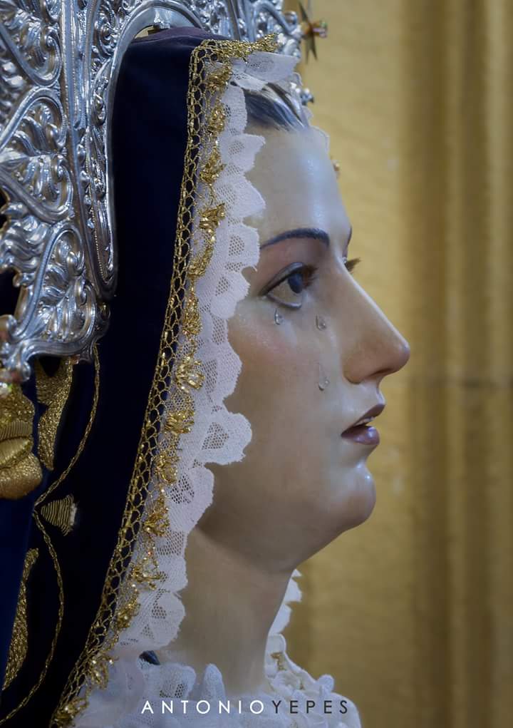 Quinto Dolor:
La crucifixión y la agonía de Jesús

Virgen María: por el dolor que sentiste al ver a tu  Hijo agonizando en la cruz; para dar la vida por nosotros. No permitas que jamás muramos por el pecado y haz que podamos recibir los frutos de la redención.