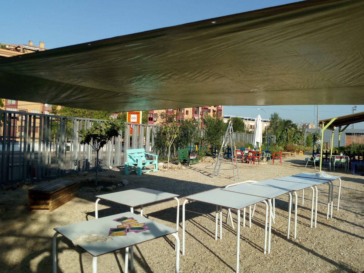 gracias a l@s hortelan@s que llevan varios días trabajando para que todo el mundo esté a gusto durante la jornada de mañana! <a href="/AVVerdeImperial/">PasilloVerdeImperial 🌳🏳️‍🌈</a> <a href="/AV_JuanDuque/">A.V. Juan Duque</a> <a href="/JMDArganzuela/">Distrito Arganzuela</a>