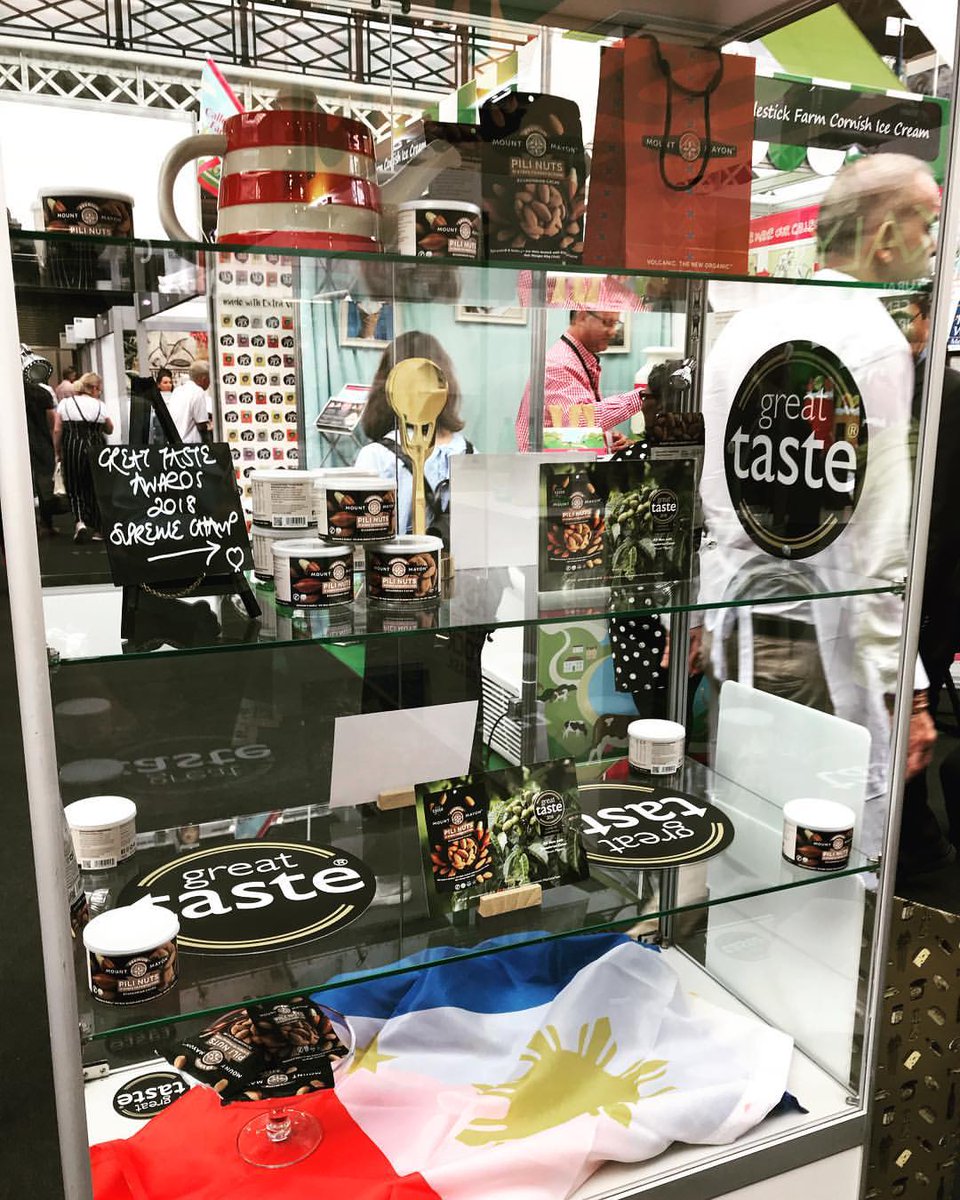 #Lauréat du #Suprême #Champion #Trophy aux #Great #Taste #Awards de #Londres avec nos #noix de #Pili #Prémium au #cacao d'#Equateur, nous avons #bénéficié de notre propre #vitrine d'#exposition au rez-de-chaussée de la <a href="/SpecialityFair/">Speciality & Fine Food Fair</a>!
📷: mountmayon.com
<a href="/guildoffinefood/">Guild of Fine Food</a>
