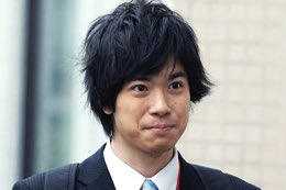 lalaland_japan's tweet photo. 今、最も注目すべき役者は「渡辺大知(わたなべ だいち)」。

映画『寝ても覚めても』では前半と後半で顔つきを180度変え、感情の表現力の高さに、閃光が走る衝撃を受けた。映画「勝手にふるえてろ」では、モテない同僚のニをコミカルに演じ、人気が急上昇している。コメディがずば抜けて上手い実力派。 https://t.co/T8G02icQJW