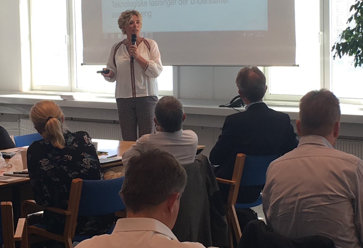 Danske Regioner (@regionerne) on Twitter photo Hospitalsdirektører tager ansvar. Hvordan kan ledelsen konkret skabe forandring og være med til at udvikle fremtidens sundhedsvæsen? <a href="/EvaZeuthen/">Eva Zeuthen Bentsen</a>: "Tal med patienterne - også som ledere. Det skal være et nysgerrighedsprojekt" #ledelseskommission #dkledelse #sundpol Hospitalsdirektører tager ansvar. Hvordan kan ledelsen konkret skabe forandring og være med til at udvikle fremtidens sundhedsvæsen? <a href="/EvaZeuthen/">Eva Zeuthen Bentsen</a>: "Tal med patienterne - også som ledere. Det skal være et nysgerrighedsprojekt" #ledelseskommission #dkledelse #sundpol