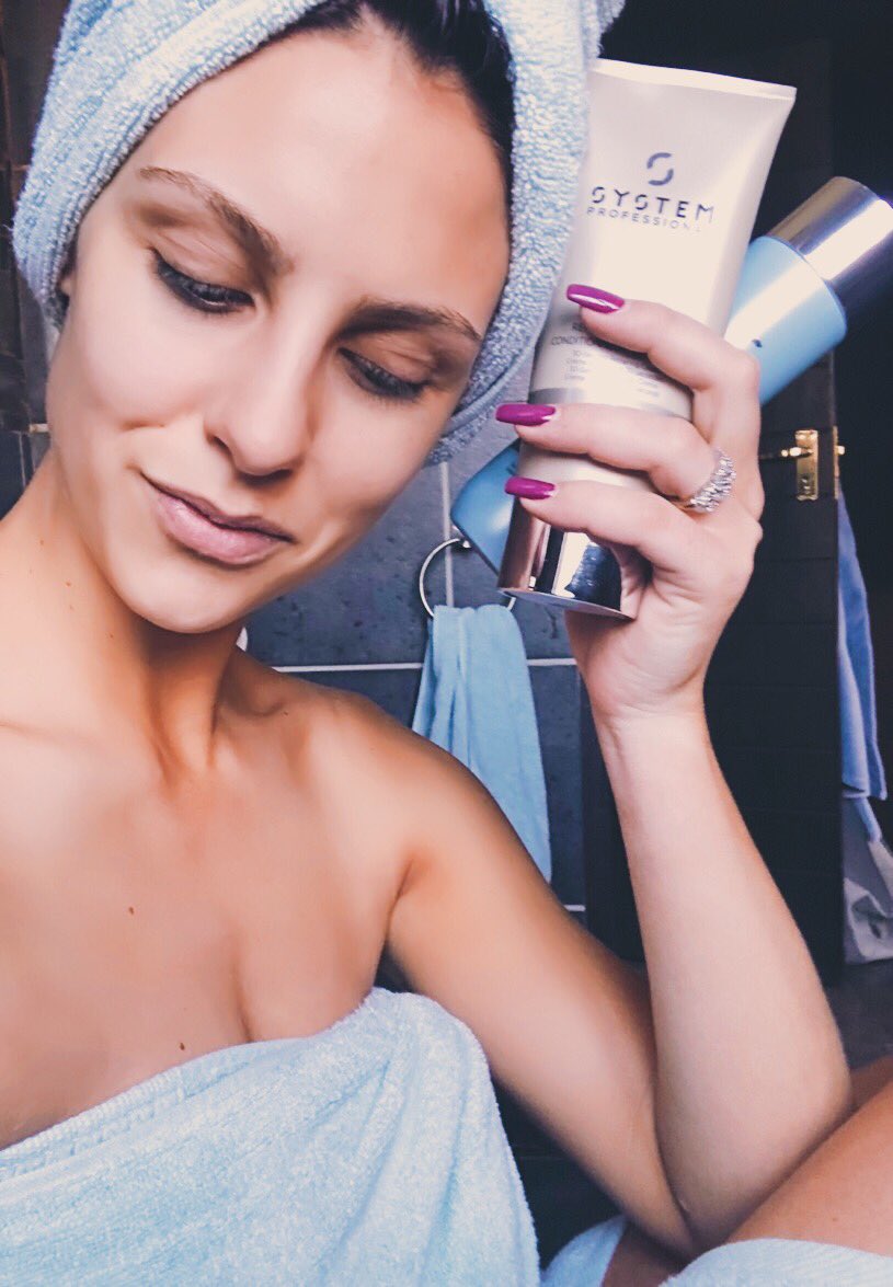 janicronje_sa's tweet image. Join the @WellaSP_SA  revolution and show off your  #EnergyCode on #FleekingFriday!
#SystemProfessionalEnergyCode
#SystemProfessionalSA #LuxuryHairCare #HairTreatment #HairCare
👑 @TammyTaylorSA  @MrsSAPageant #TammyTaylorMrssa18 #CrownOfVirtue #ModernWomen