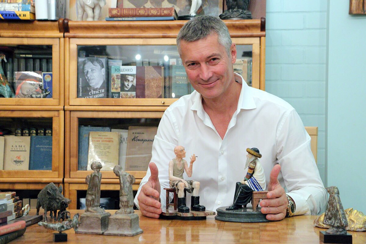 Мне исполнилось 56 лет. Я много видел. Жизнь интересна и жить мне нравится. Я люблю людей, свой город и свою страну, что не мешает мне говорить то, что думаю. Никуда не тороплюсь. Всё только начинается.