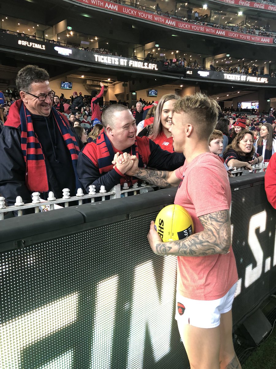 Harmesy’s No.1️⃣ fan 🤝

#RaiseHell #AFLFinals