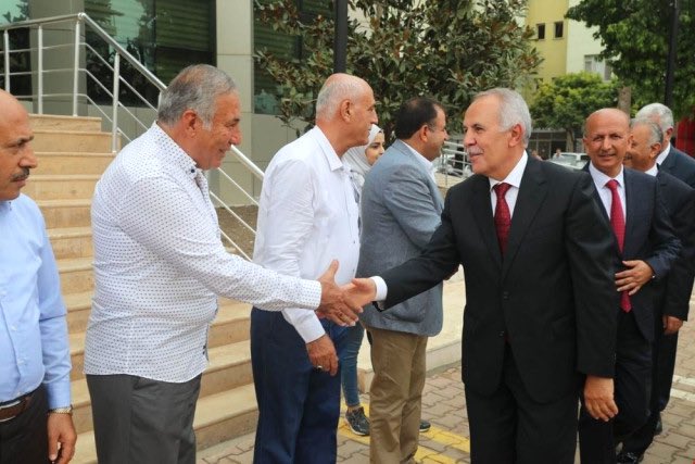 NoktaHatay's tweet photo. Hatay Valisi Erdal Ata, belediyecilik hizmetleri iyi veriliyorsa orada vatandaşların hayat kalitesinin de o derece yüksek olduğunu söyledi.
Belediyelerimiz hizmet değil laf üretiyor kanaatindeyiz. Halkının refahını esas alan belediyecilik anlayışının olması gerektiğir. https://t.co/Bjz78P9XAs