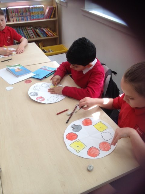 CrookfurPrimary's tweet photo. P3A have been busy doing some practical activities to learn all about fractions #mathswest #mathsscot https://t.co/OsyOGTg7aU