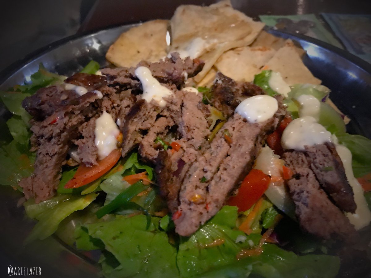 ArielaZibiah's tweet photo. Isa and then come to the club where @niugrillz do their thing ... #mocejo #deliciousness #islandlife #life #fiji #weekends https://t.co/51d0RyAJLg
