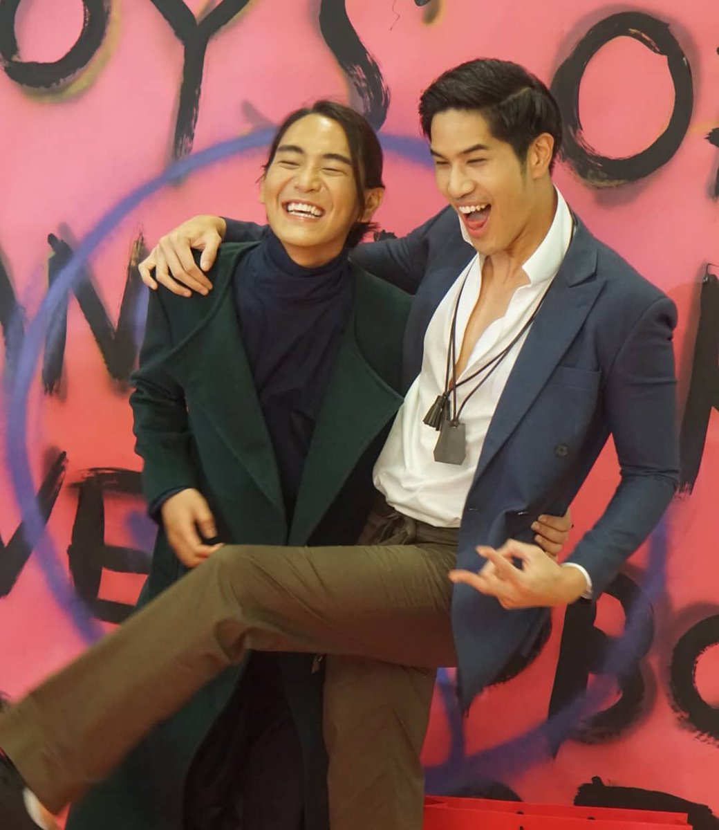Foxy_Third's tweet photo. เติร์ท &amp; แบงค์ ที่งาน BOB ค่ะ ❤
#thirdyoov #third #fashion 
#tanyoov #foxy_third 
#BOBAW2018 #BOYSOFBANGKOK 
#TheFaceAllStars #thefacementhailand https://t.co/k5bWikeQZq