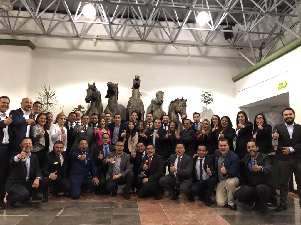 avacu's tweet photo. @SomosCinepolis Con todo el equipo de nuevos Gerentes Cine, en la graduación de nuestra XXIX Generación de Escuela de Gerentes @Cinepolis, suerte y éxito para todos! https://t.co/nuC2HIDull