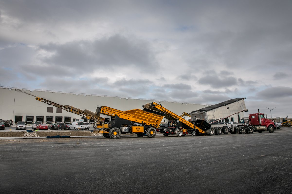 casslingers's tweet photo. Do you need to spread 15000 tons of material? Our #AT7 combo with a #RL26HD can spread as many trucks as you keep coming. Here Dicillo Services is laying it down! #materialplacement #crazyfast #itwillblowyourmind #bestinthebusiness #itsnotevenclose #casslingers #casreloader https://t.co/tL0Crpz01N