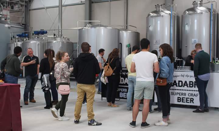 💬FIN DE SEMANA...Conoce de primera mano cómo se elabora la 🍺cerveza de #leonesp. Sábado 15.09 de ⏰11.30h a 13.30h. Visita a la fabrica de #cerveza + cata por 8€.
Contacta con nosotros: 
📞987 10 00 07 
📩e-mail: info@laestrelladelnorte.es #beer #beercraft #cervezaartesana