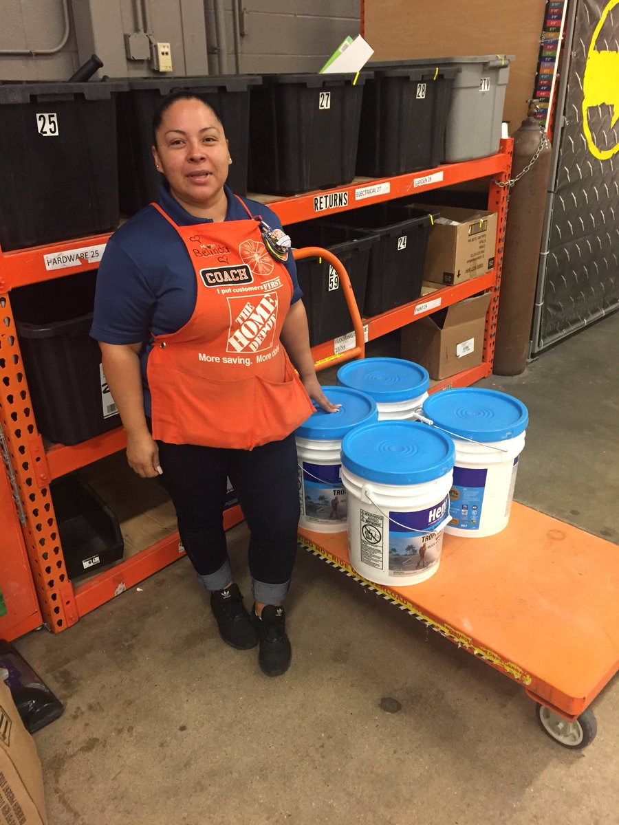 Service Desk associate Belinda just got a $916 Recovery.  Customer service stopped a walk out