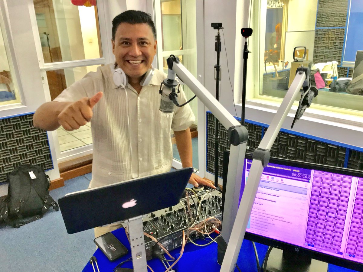 YODEBUENAS's tweet photo. Vamos con el 2o. Bloque del #ViernesDeChavorrucosConMiguel people! De 09 a 13 hrs. Contigo en Mood #DJMB #Megamix 😀 https://t.co/13ZMZokzvN