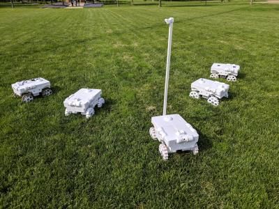 CSL_Illinois's tweet photo. CSL researchers are working to remove farmer reliance on chemicals to destroy weeds. In a joint project w/@IllinoisCropSci &amp; @EarthSense_Inc the team is trying to save the ag industry $6 billion annually. https://t.co/SGAJqKGJnO
@ECEILLINOIS @AEatIllinois @IllinoisCS @IllinoisABE https://t.co/3WhJsqmYhK