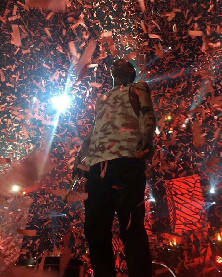 iamcyzzz's tweet photo. i feel attacked  @twentyonepilots #ACompleteDiversion #TwentyOnePilots #TheSkeletonClique https://t.co/yT7W7u2rCl