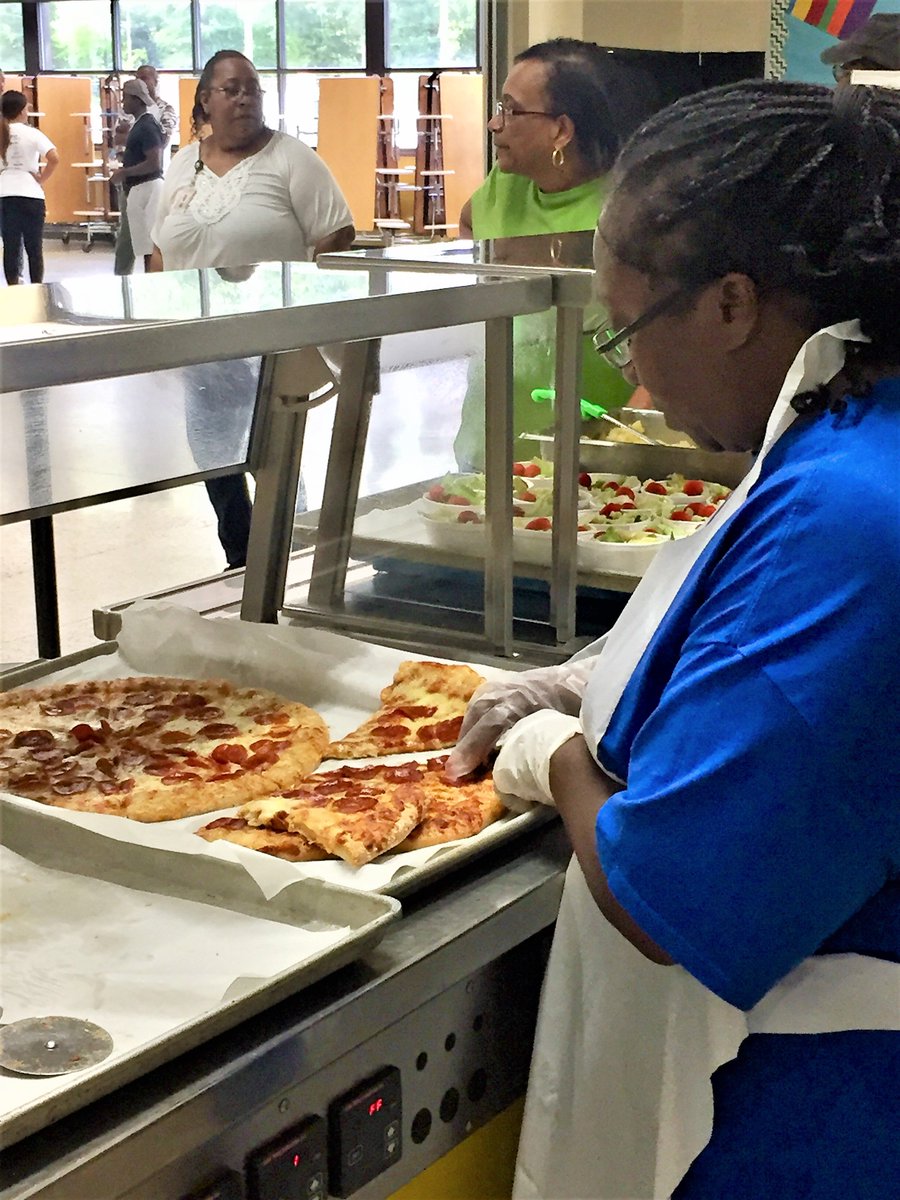 RichlandOne's tweet photo. Again today, @RichlandOne will serving free meals to children at designated locations. Children under 18 can receive a free meal at any of the eight sites; no ID is required. Click the link for a list of the sites and the serving times: https://t.co/4vCME85rUb https://t.co/sTDhbdaedm
