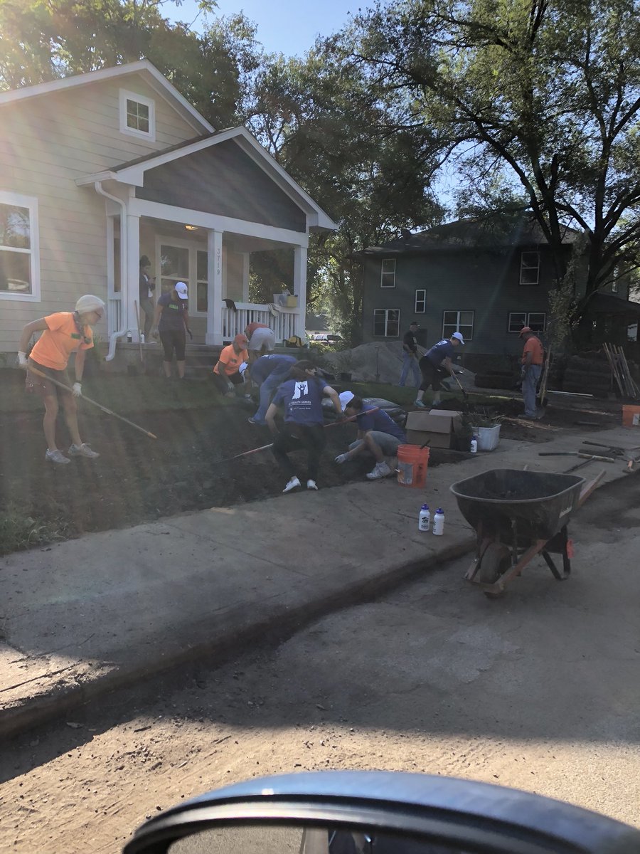 JMHertko's tweet image. Landscaping and finishing touches on @IndyHabitat #BuildingAHome  10th Anniversary of Days of Service, special health-related projects in communities by @IUHealthTeam #DaysOfService #GreatVolunteers #COE