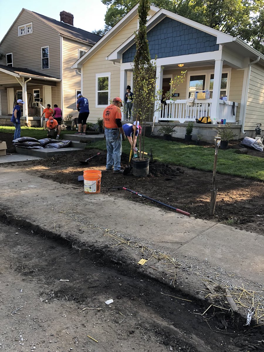 JMHertko's tweet image. Landscaping and finishing touches on @IndyHabitat #BuildingAHome  10th Anniversary of Days of Service, special health-related projects in communities by @IUHealthTeam #DaysOfService #GreatVolunteers #COE