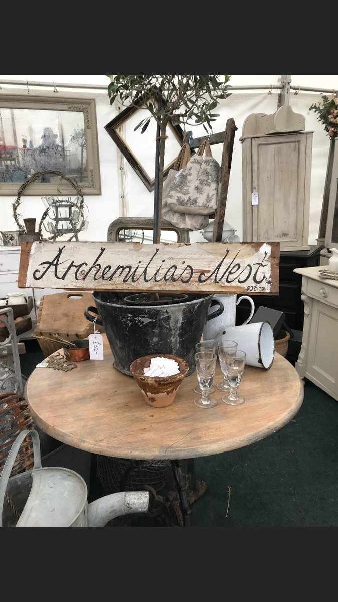 Nothing like a #vintage tea set to enjoy afternoon tea #CakeClubHour?
Pop along to our #BigBrocante in #Kent from 21-23 September for some of the finest #vintage #retro #salvage finds! 
Tickets and info here - bit.ly/BigBrocante