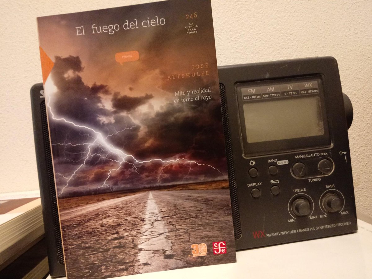 RadioUdeG's tweet photo. Tenemos como obsequio un ejemplar del libro El Fuego Del Cielo, del divulgaror José Altshuler, perteneciente a la colección Leamos La Ciencia para Todos editada por el Fondo de Cultura Económica.

¿Qué significado tienen para ti las fiestas patrias? https://t.co/BMz6XGXhqC