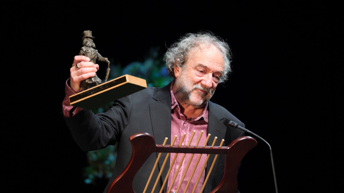 Congratulations to composer and director Christoph Marthaler, who today received the world's largest theatre prize, The International Ibsen Award, at <a href="/Nationaltheater/">Nationaltheatret</a> in Oslo. Read more about the prize and prize winner: bit.ly/2p56iBo #IIA2018